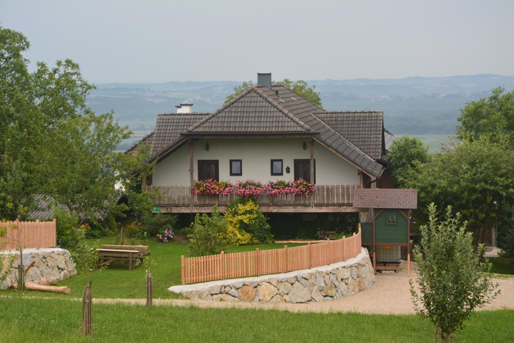 Bio-Bauernhof Haunschmid Ardagger Markt Exterior foto